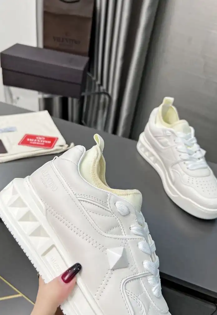 hype Valentino Sneakers