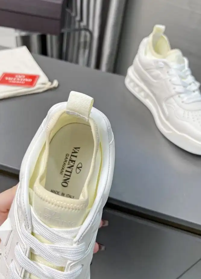 hype Valentino Sneakers