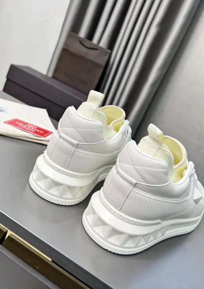 hype Valentino Sneakers