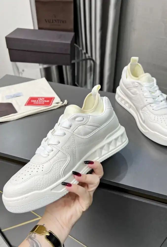 hype Valentino Sneakers