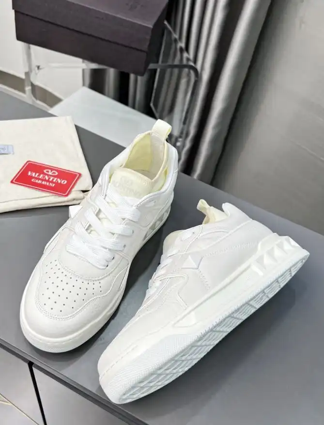 hype Valentino Sneakers