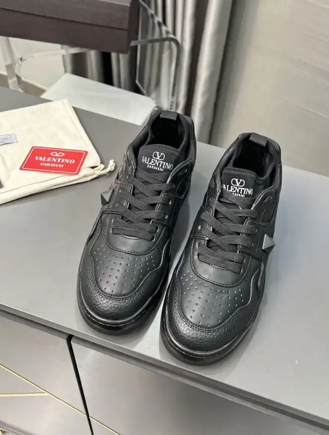 hype Valentino Sneakers