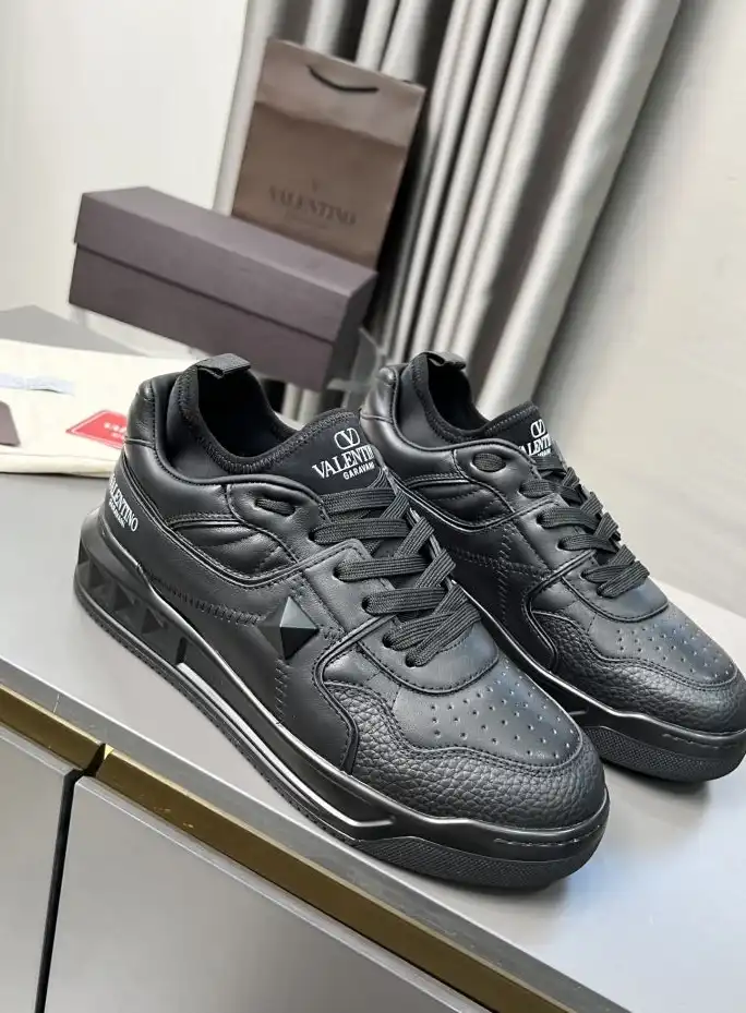 hype Valentino Sneakers