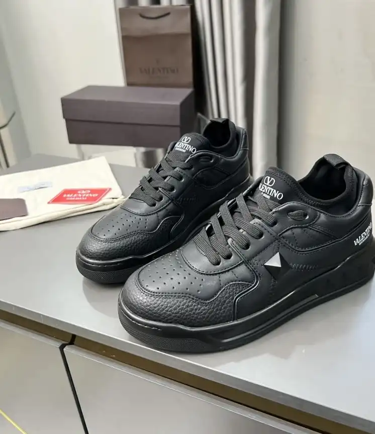 hype Valentino Sneakers