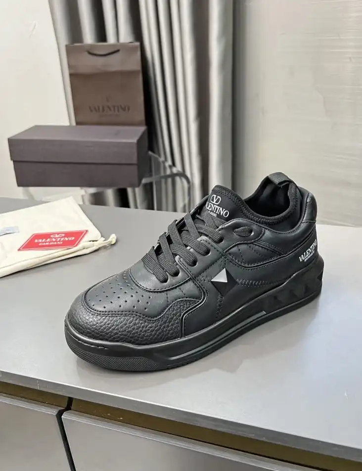 hype Valentino Sneakers