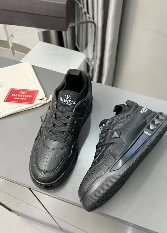 hype Valentino Sneakers