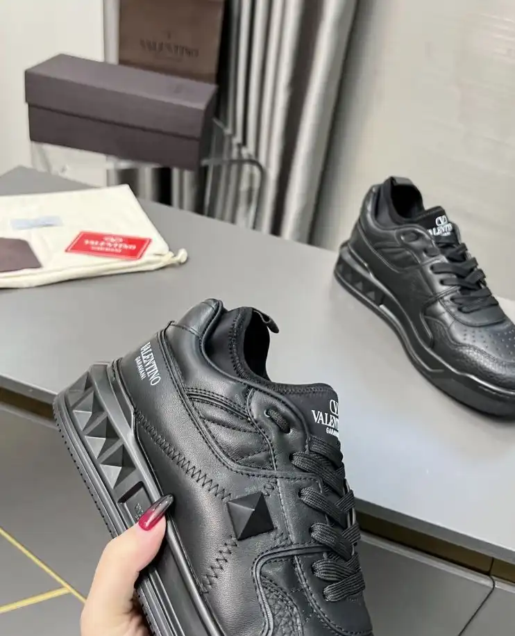 hype Valentino Sneakers