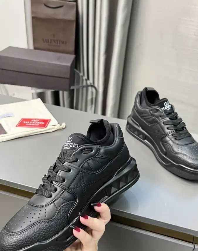 hype Valentino Sneakers