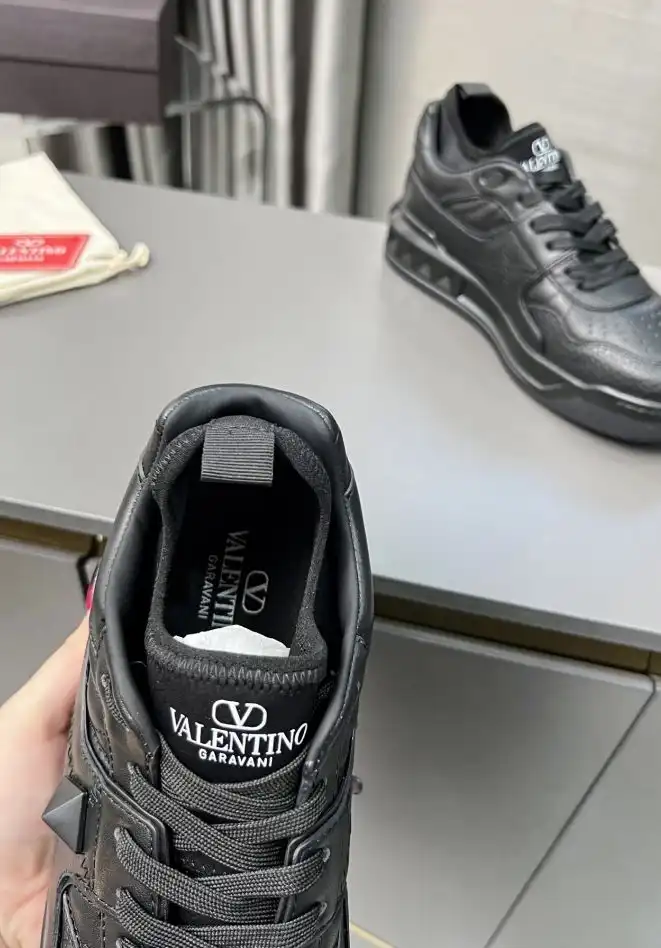 hype Valentino Sneakers