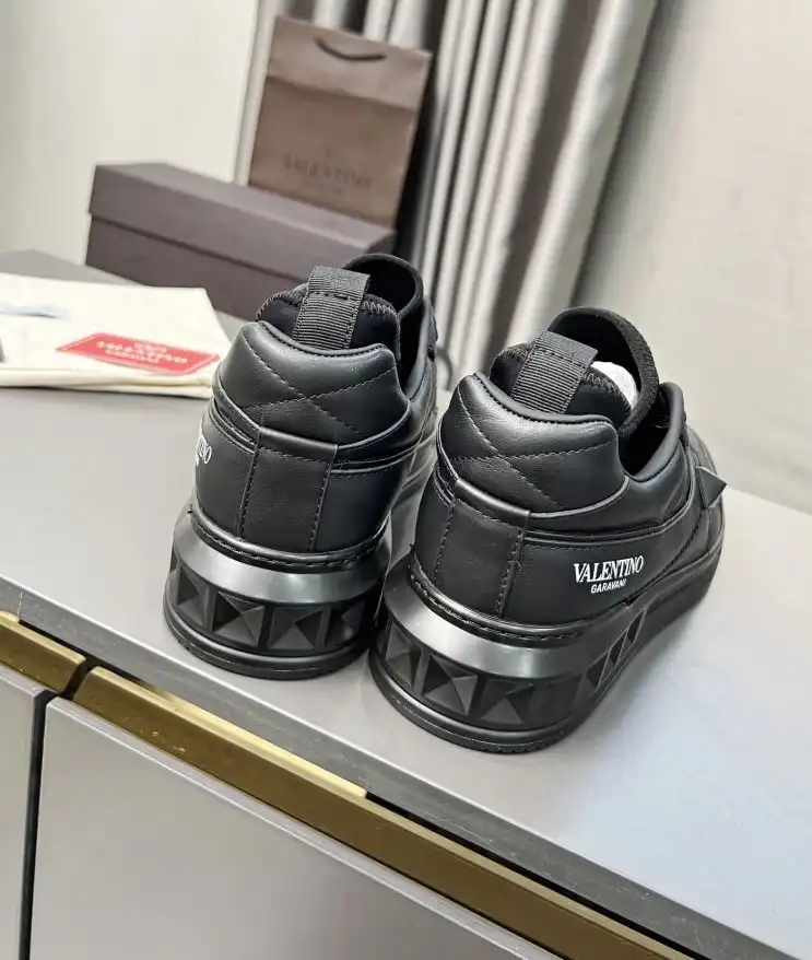 hype Valentino Sneakers