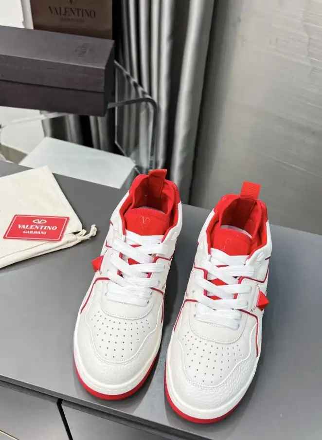 hype Valentino Sneakers