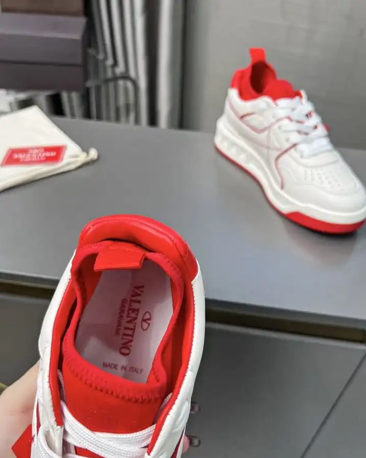 hype Valentino Sneakers