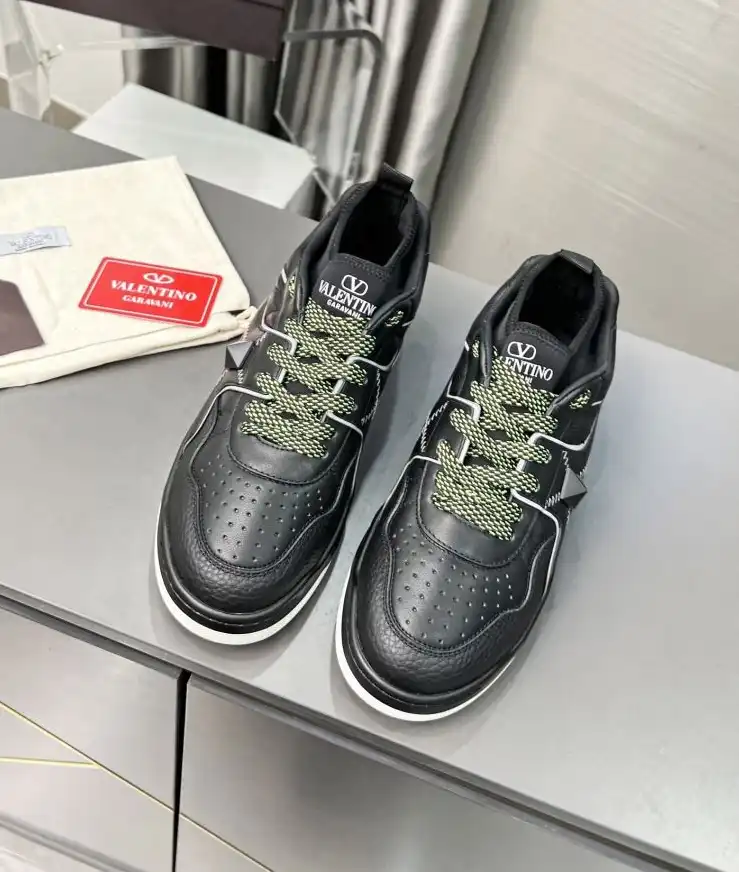 hype Valentino Sneakers