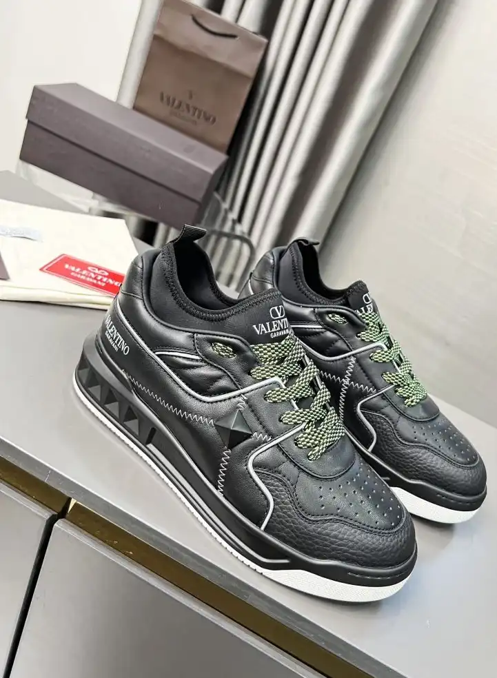 hype Valentino Sneakers