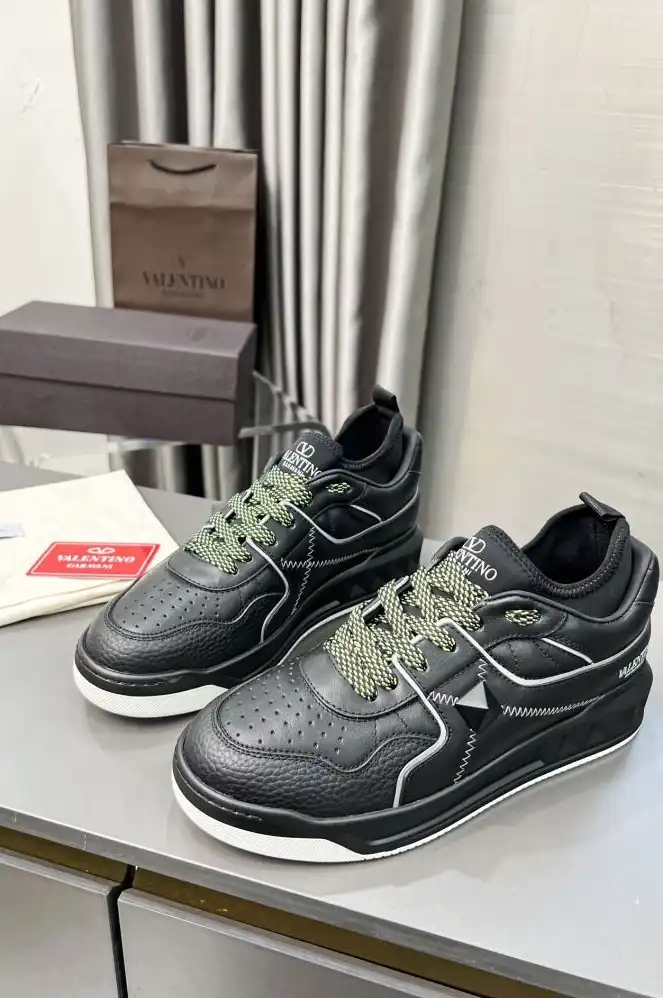 hype Valentino Sneakers