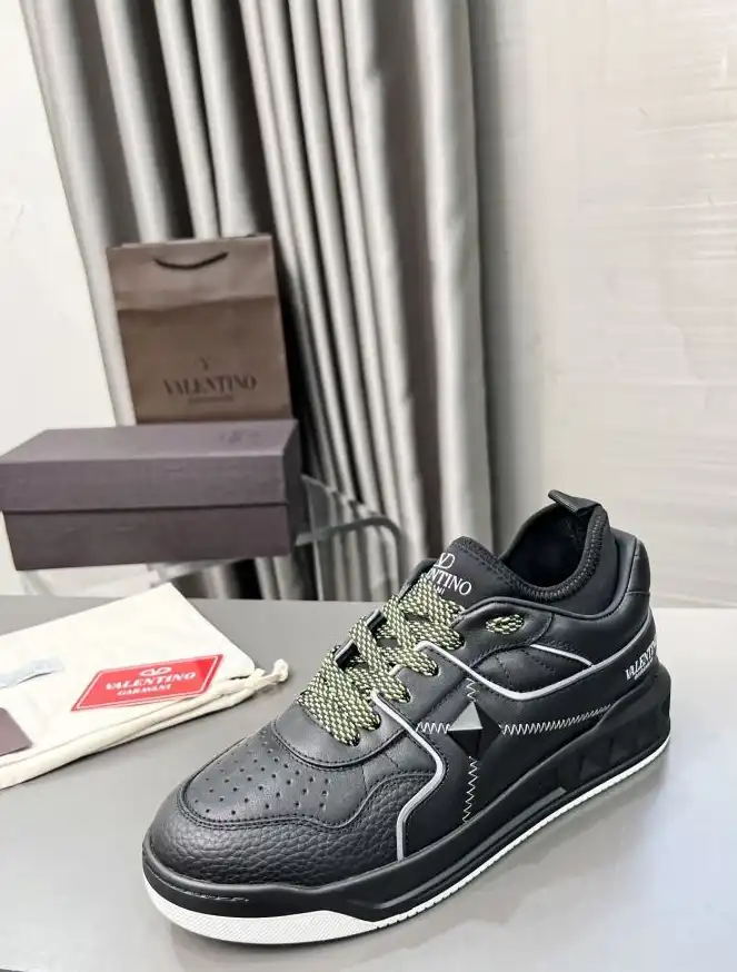 hype Valentino Sneakers