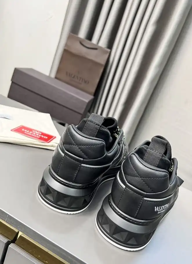 hype Valentino Sneakers