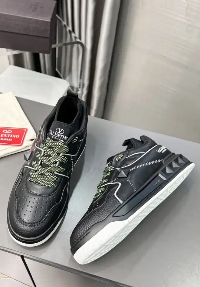 hype Valentino Sneakers