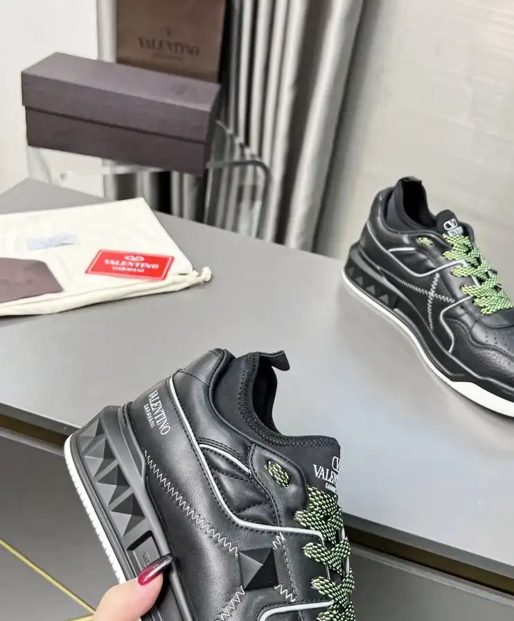 hype Valentino Sneakers