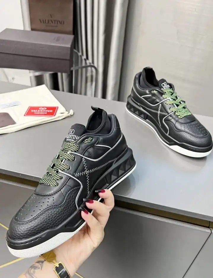 hype Valentino Sneakers