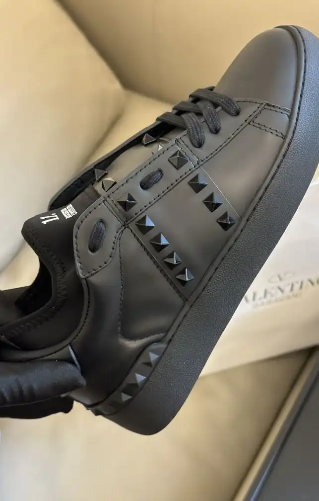 hype Louis Vuitton Sneakers