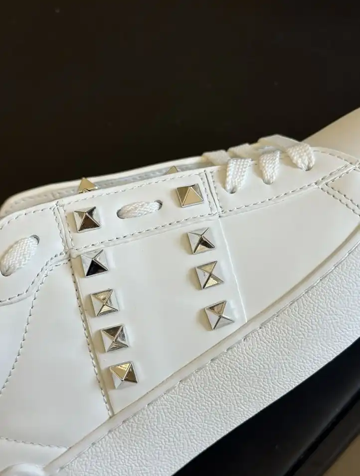 hype Louis Vuitton Sneakers