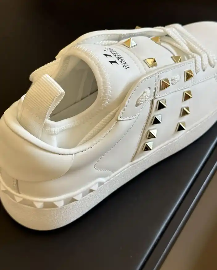 hype Louis Vuitton Sneakers