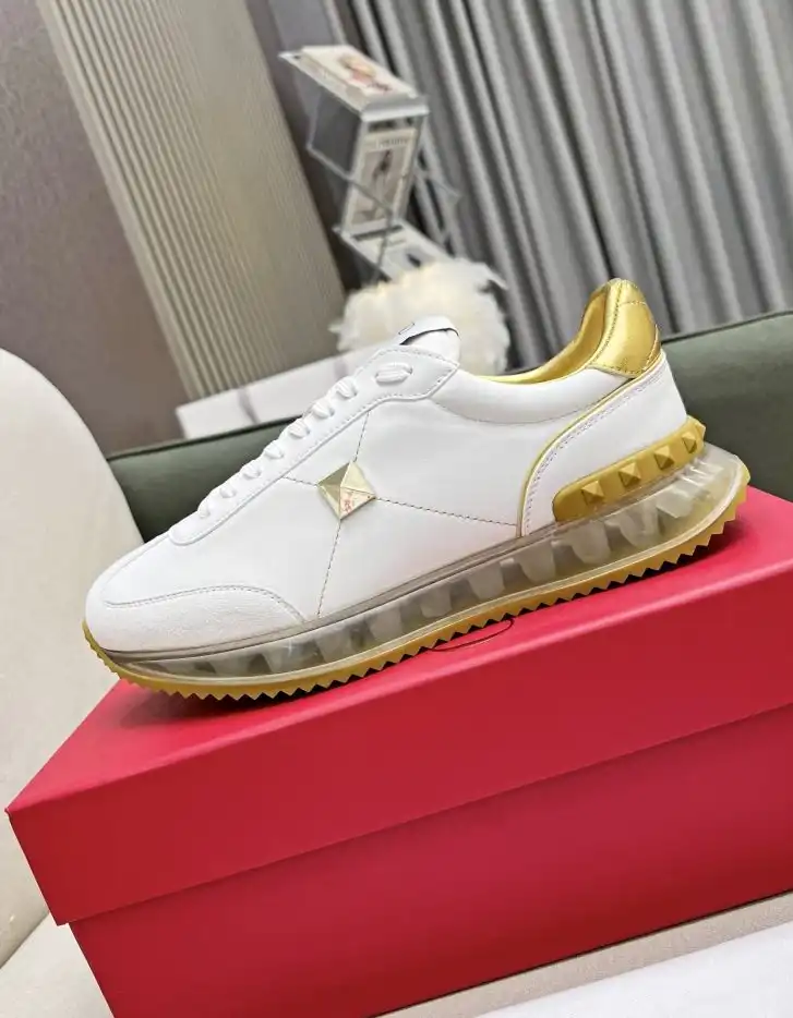 hype Valentino Sneakers