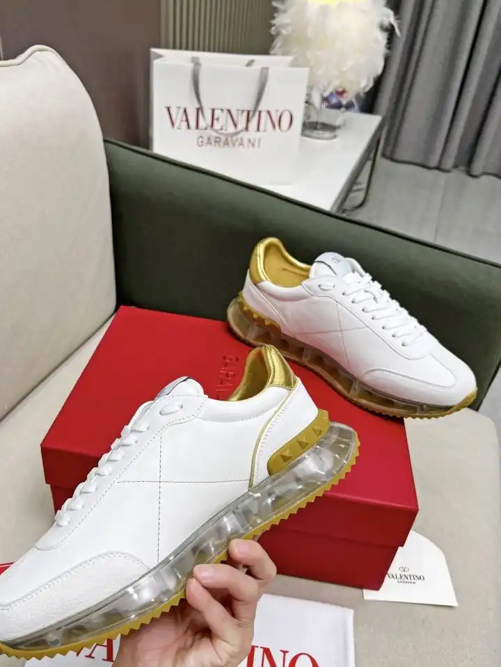 hype Valentino Sneakers