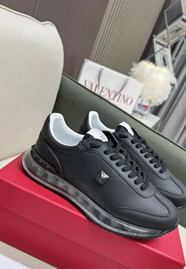 hype Valentino Sneakers