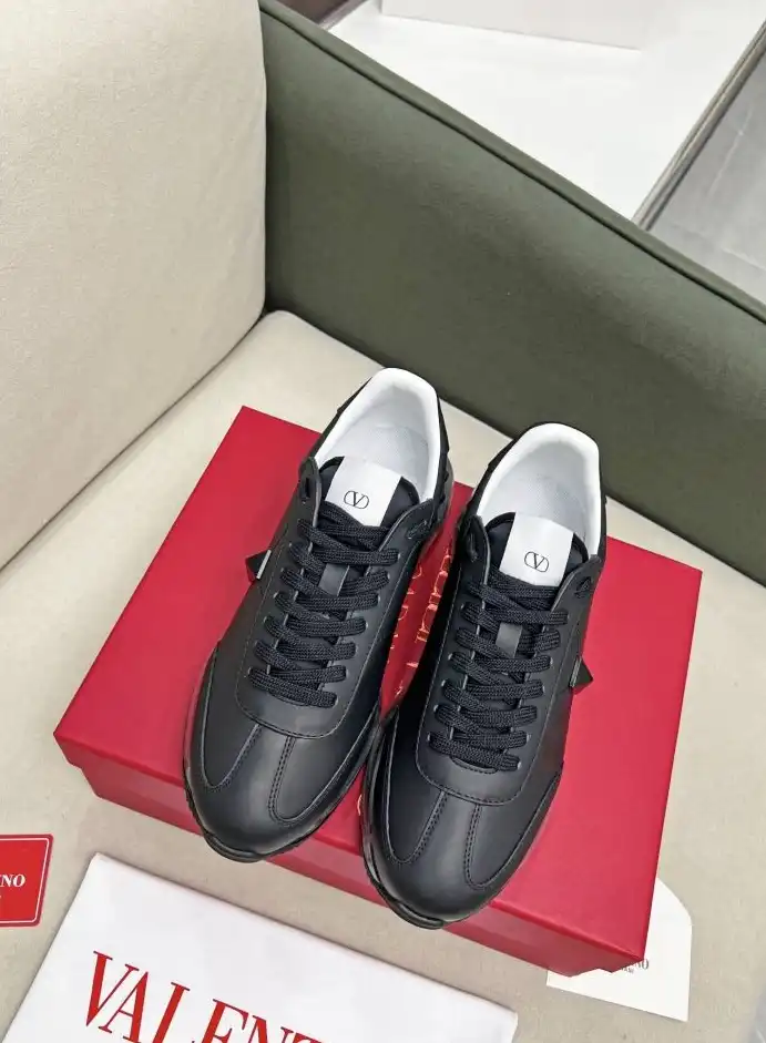 hype Valentino Sneakers