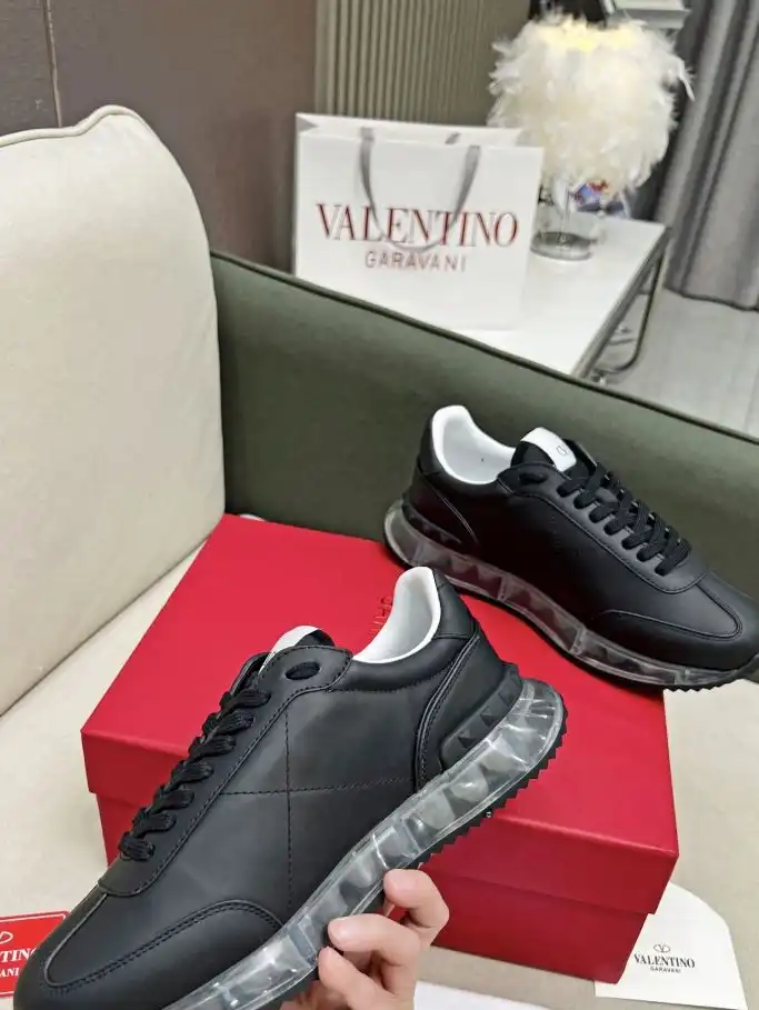 hype Valentino Sneakers