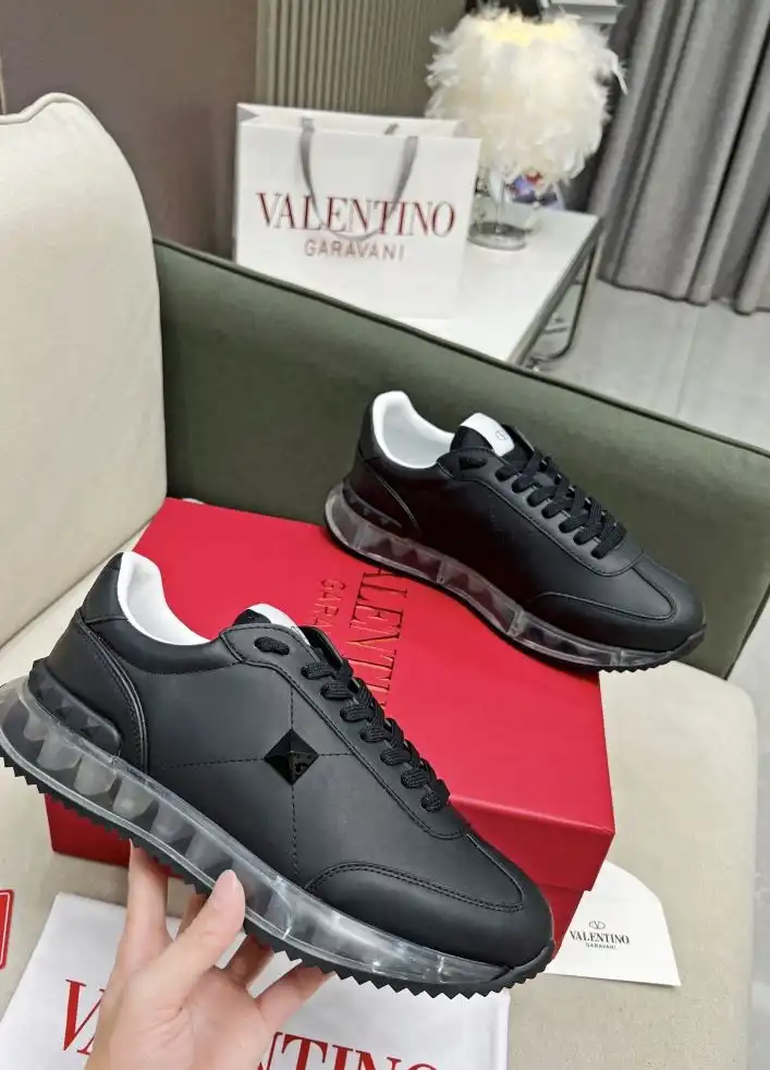 hype Valentino Sneakers