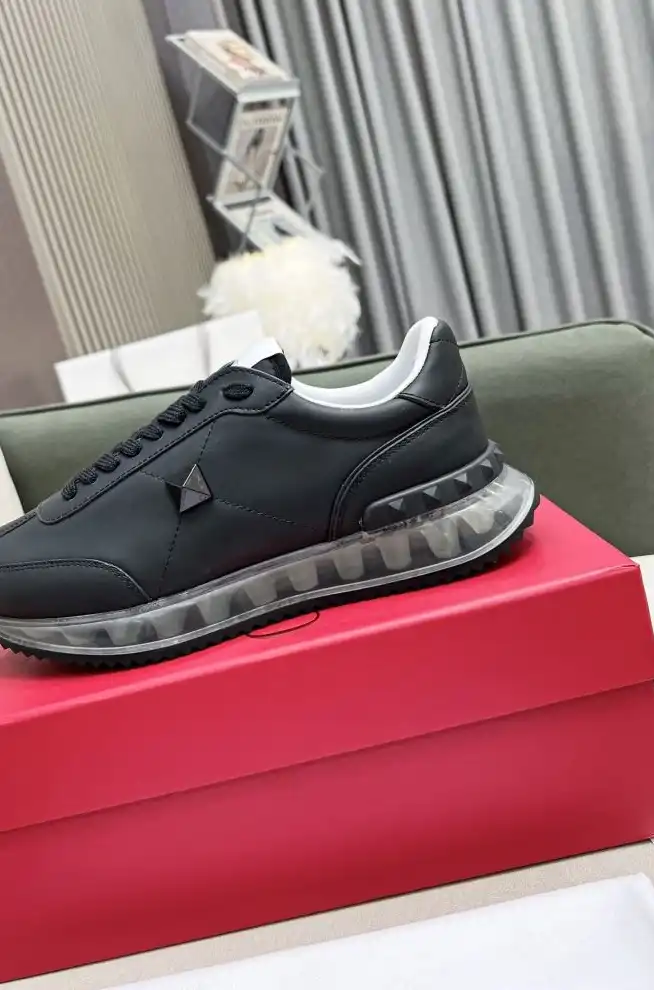 hype Valentino Sneakers