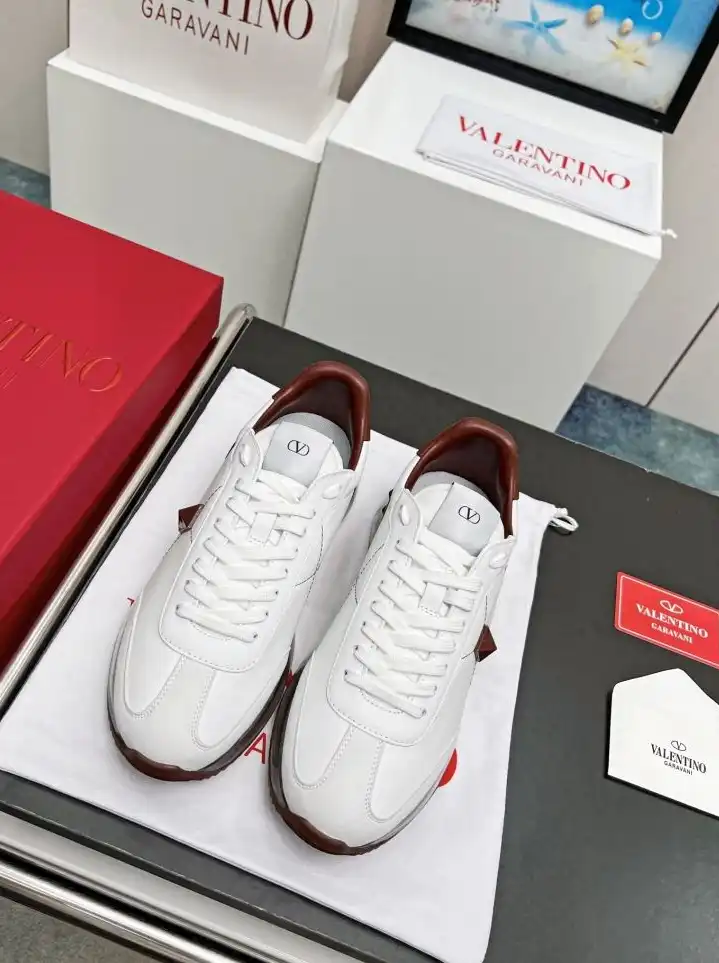 hype Valentino Sneakers