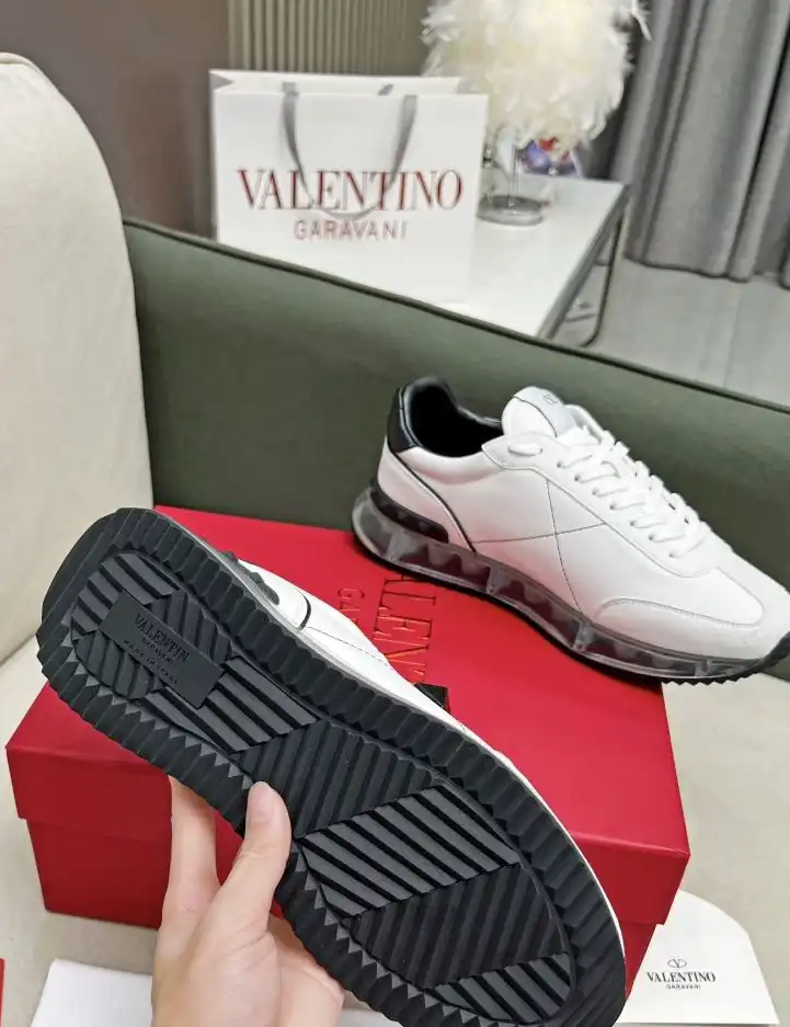 hype Valentino Sneakers