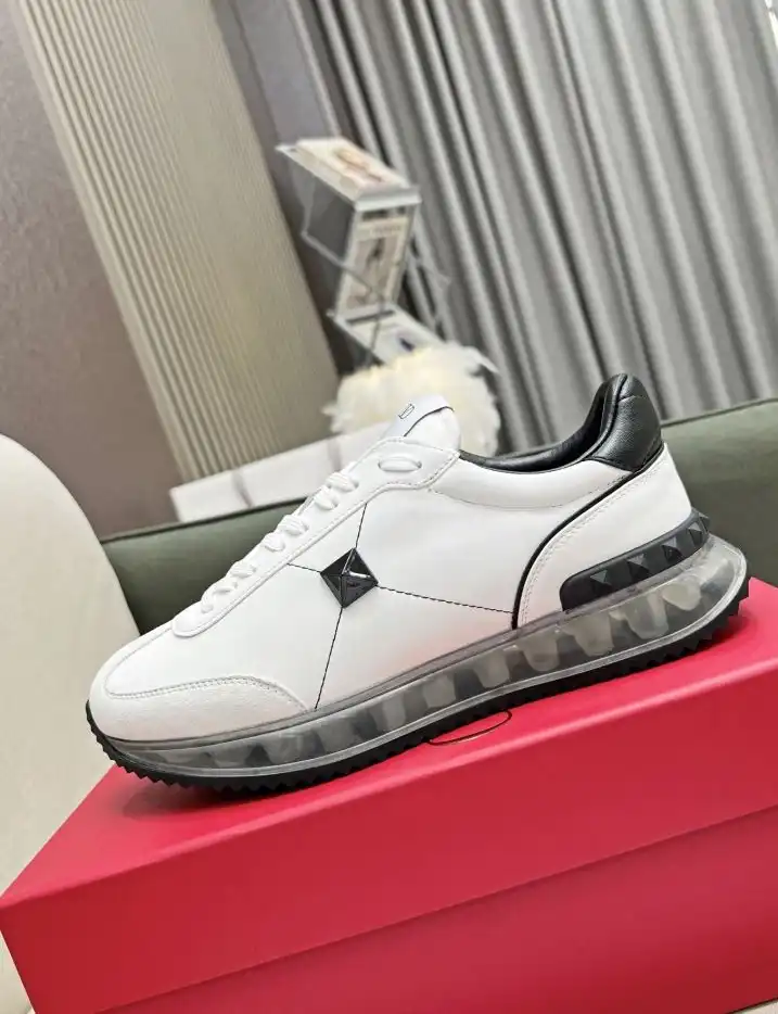 hype Valentino Sneakers