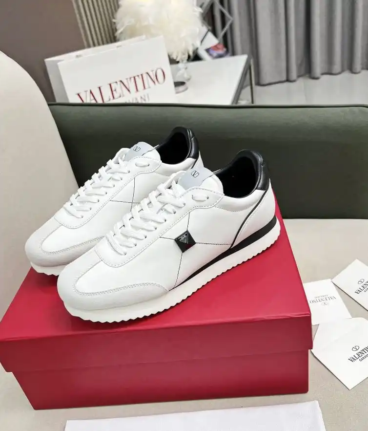 hype Valentino Sneakers