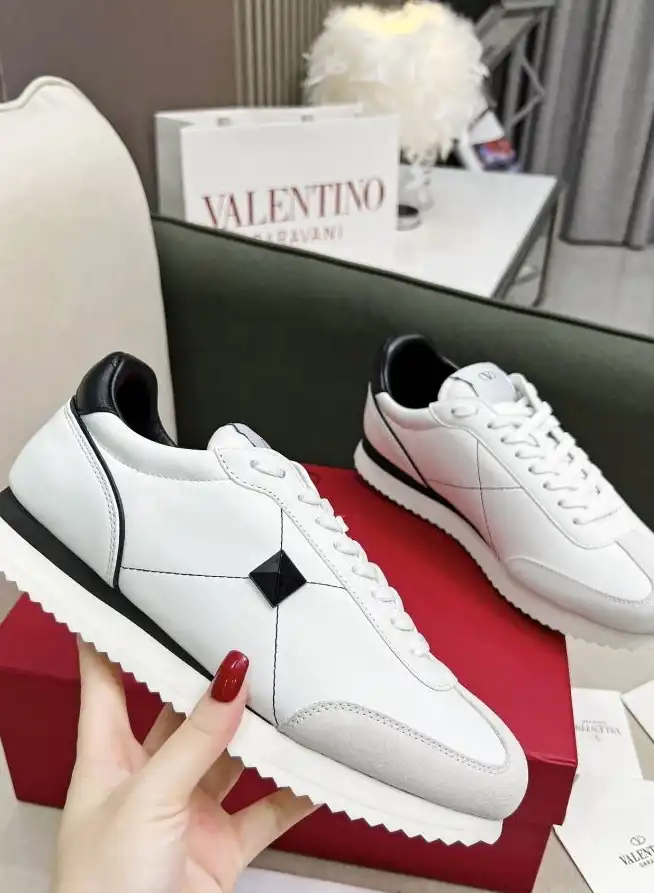 hype Valentino Sneakers