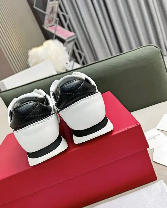 hype Valentino Sneakers