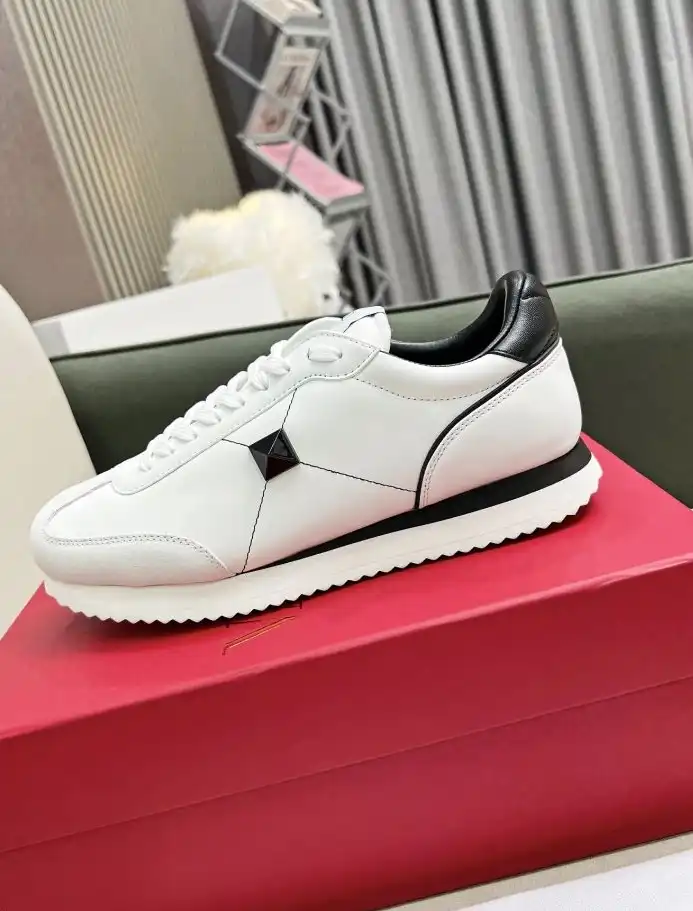 hype Valentino Sneakers