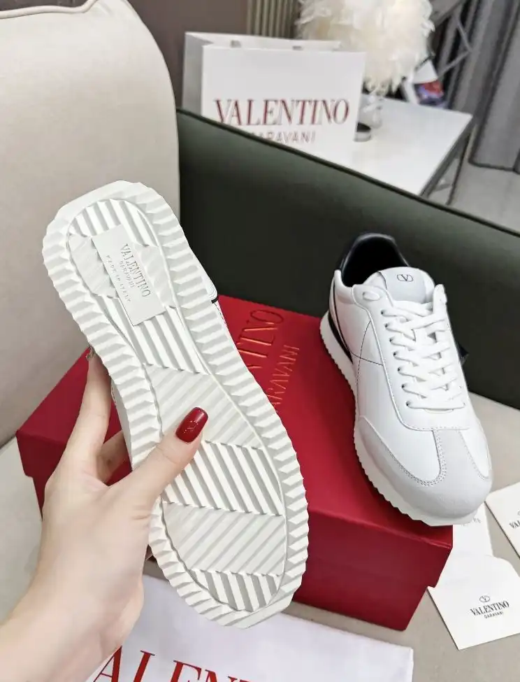 hype Valentino Sneakers