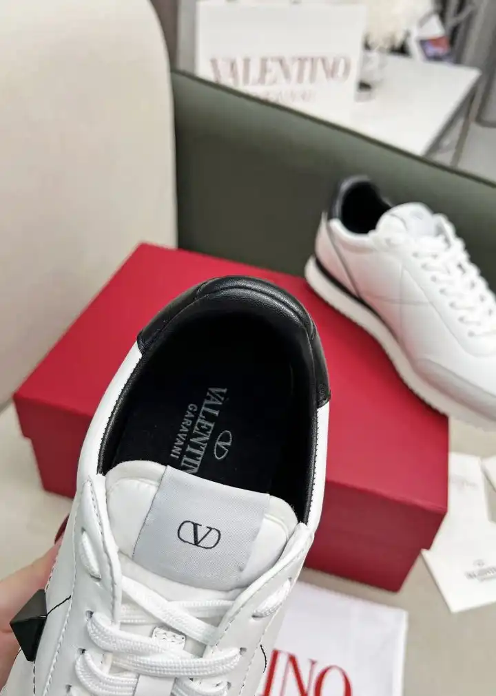 hype Valentino Sneakers