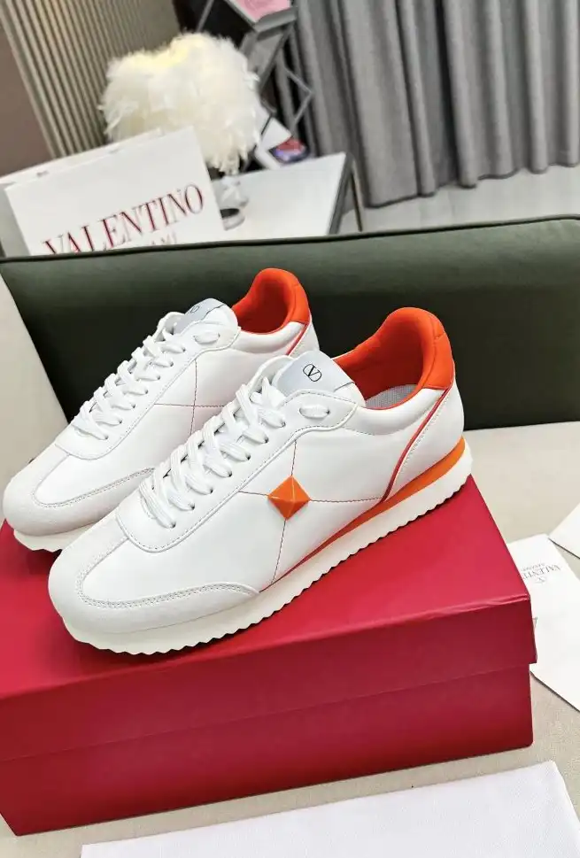 hype Valentino Sneakers