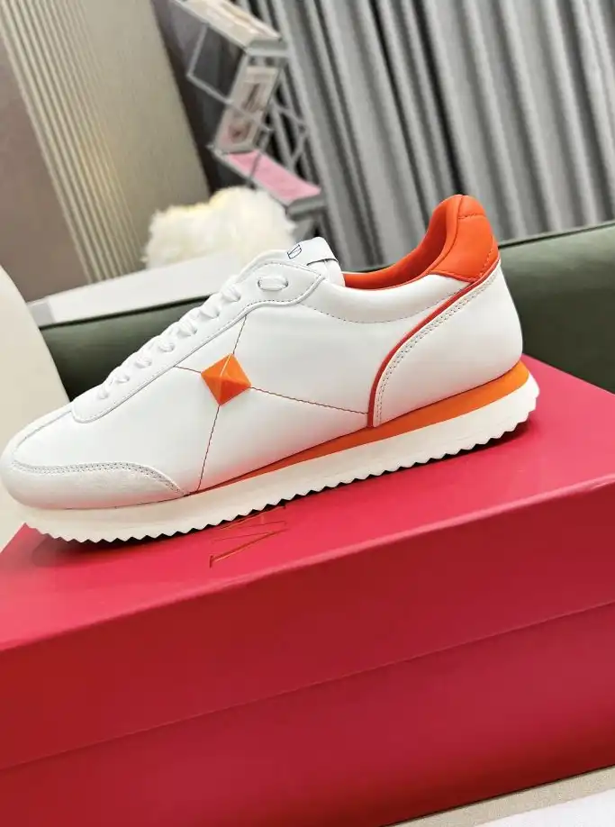 hype Valentino Sneakers