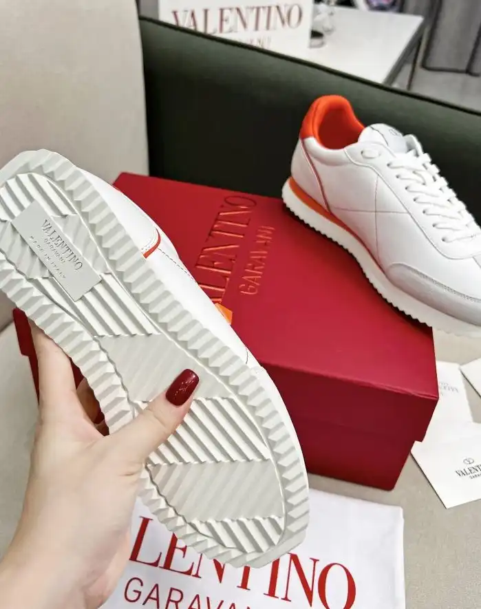 hype Valentino Sneakers