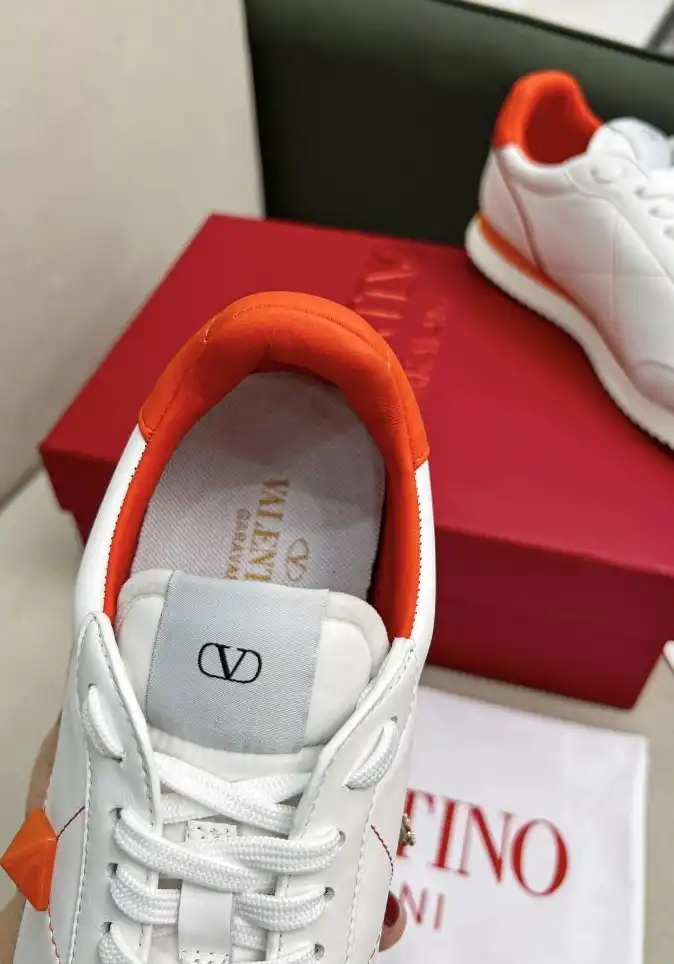 hype Valentino Sneakers