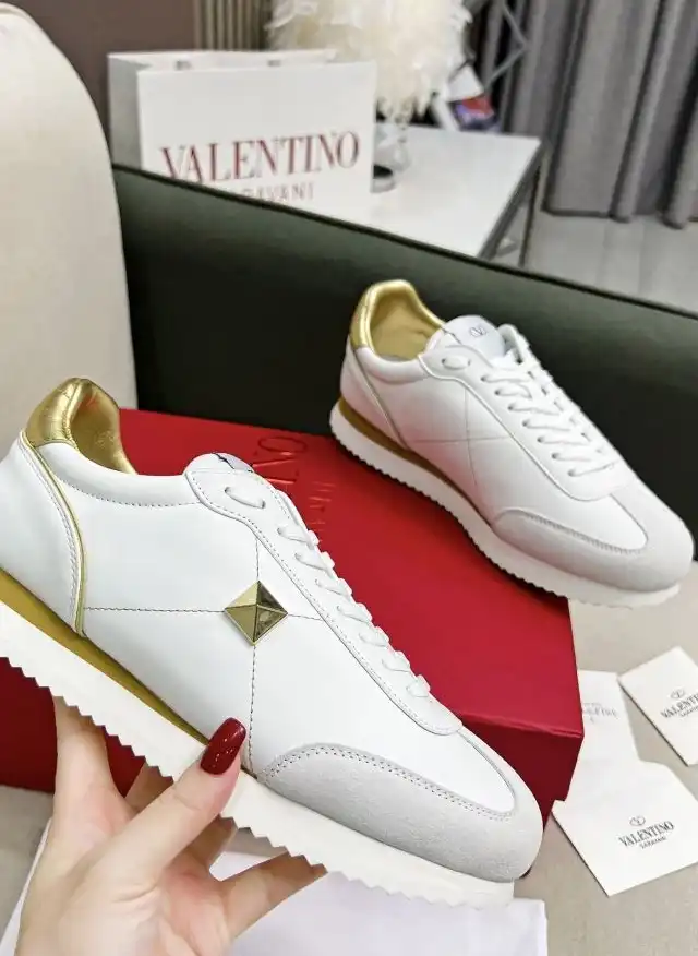 hype Valentino Sneakers