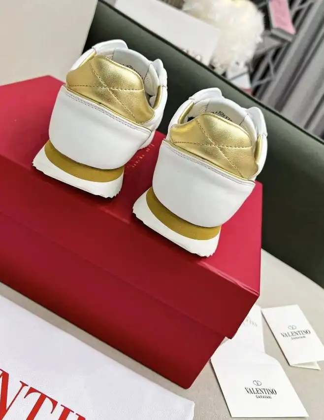 hype Valentino Sneakers