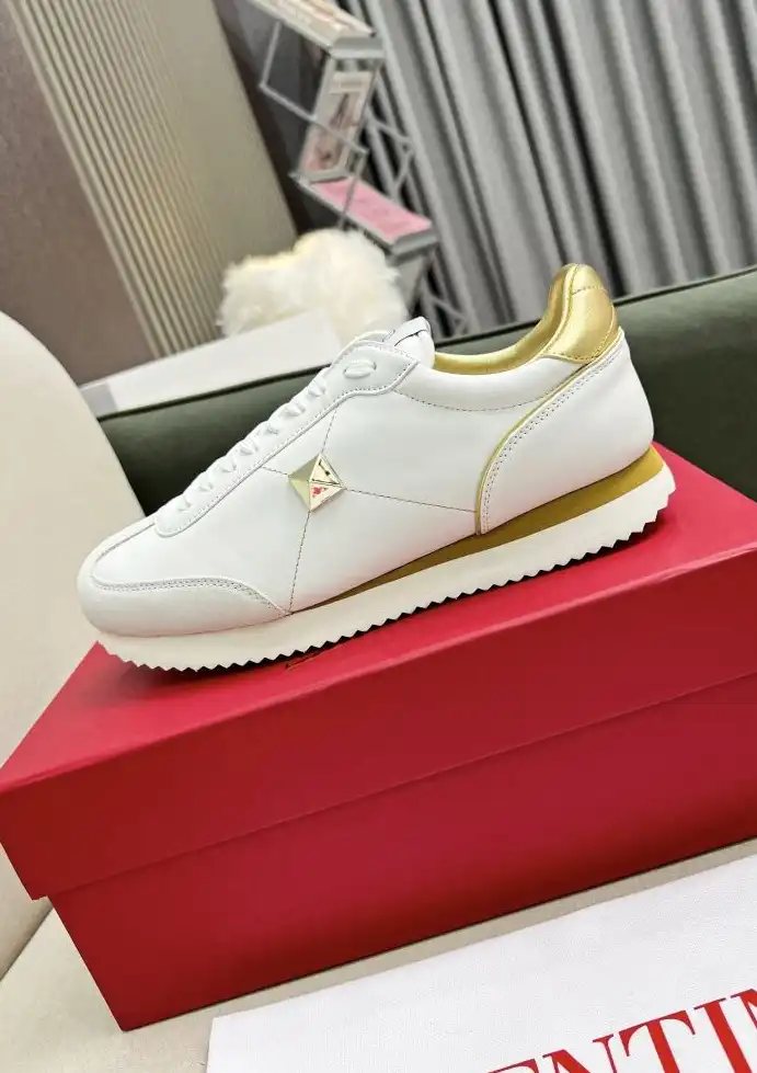 hype Valentino Sneakers